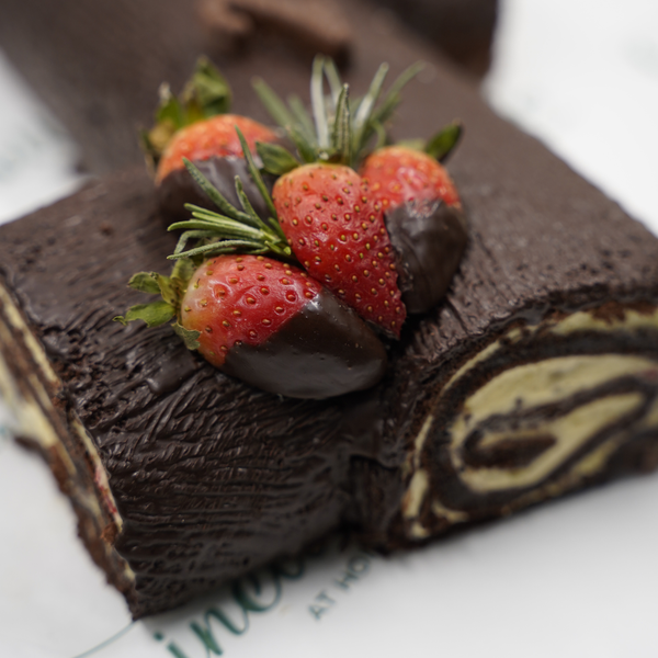 Yule Log Cake White Chocolate image 1